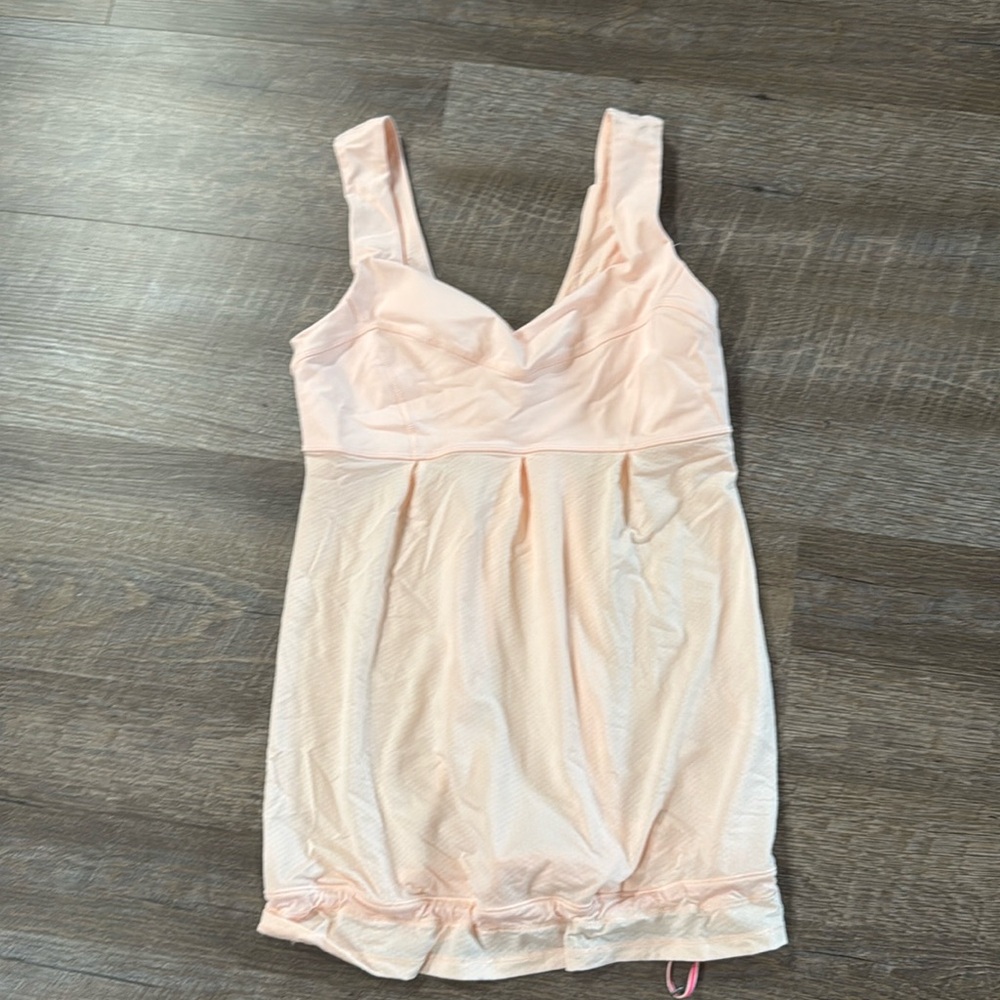 Lululemonn women’s tank